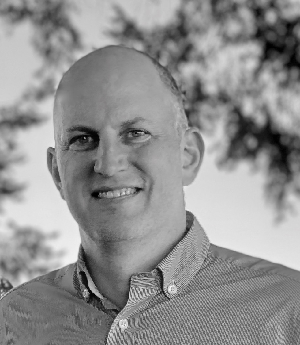 Erskine BW headshot space